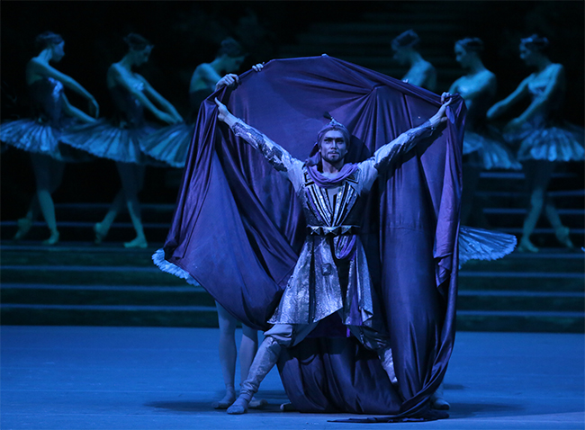 Mikhail Lobukhin as Abderakhman. Photo by Damir Yusupov.