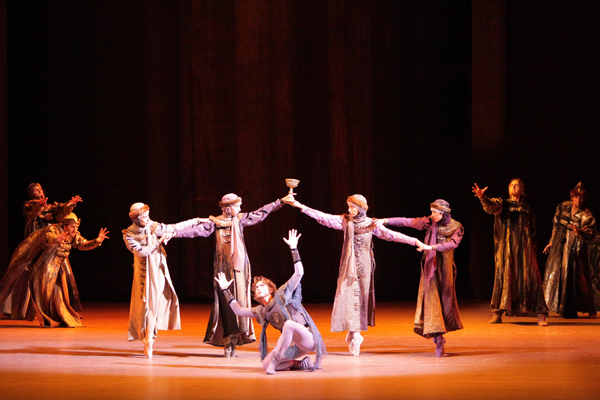 A scene from the performance. Photo by Damir Yusupov.