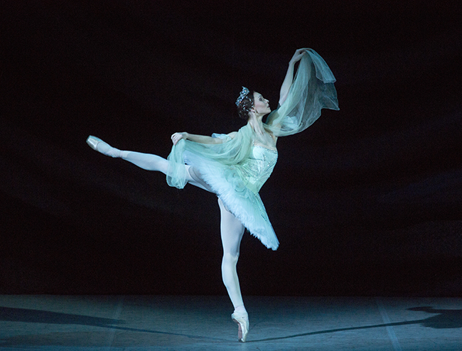 Olga Smirnova as Raymonda. Photo by Elena Fetisova.