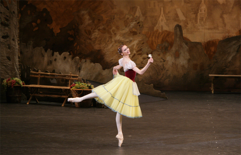 Svetlana Zahkarova as Giselle.<br/>Photo by Damir Yusupov.