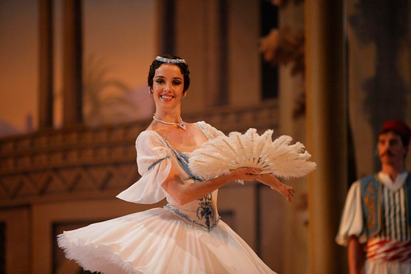 Grand pas des eventails. Le Corsaire. Photo by Damir Yusupov.