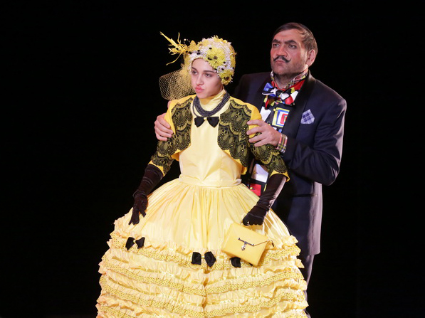 As Cherubino in Le Nozze di Figaro. Valery Gilmanov as Antonio. Photo by Damir Yusupov.